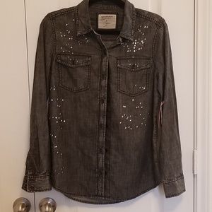 SALE! 💖 Grey Denim Distressed Button-up Med